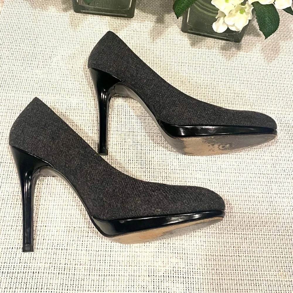 Preowned Stuart Weitzman grey wool heels size 8